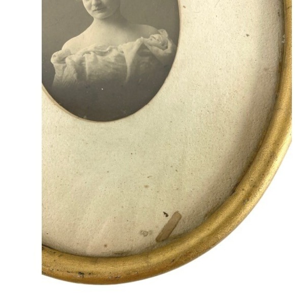 Antique Young Woman Portrait Photograph Victorian Oval Gold Frame Sepia 9.5x7.5 - Picture 5 of 8